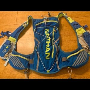Nathan hydration vest
